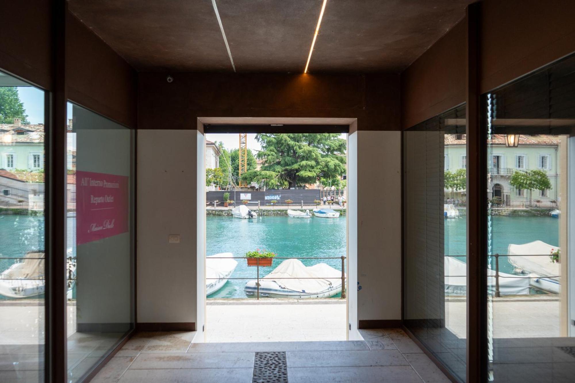 C House Rooms Lake 페스키에라델가르다 외부 사진