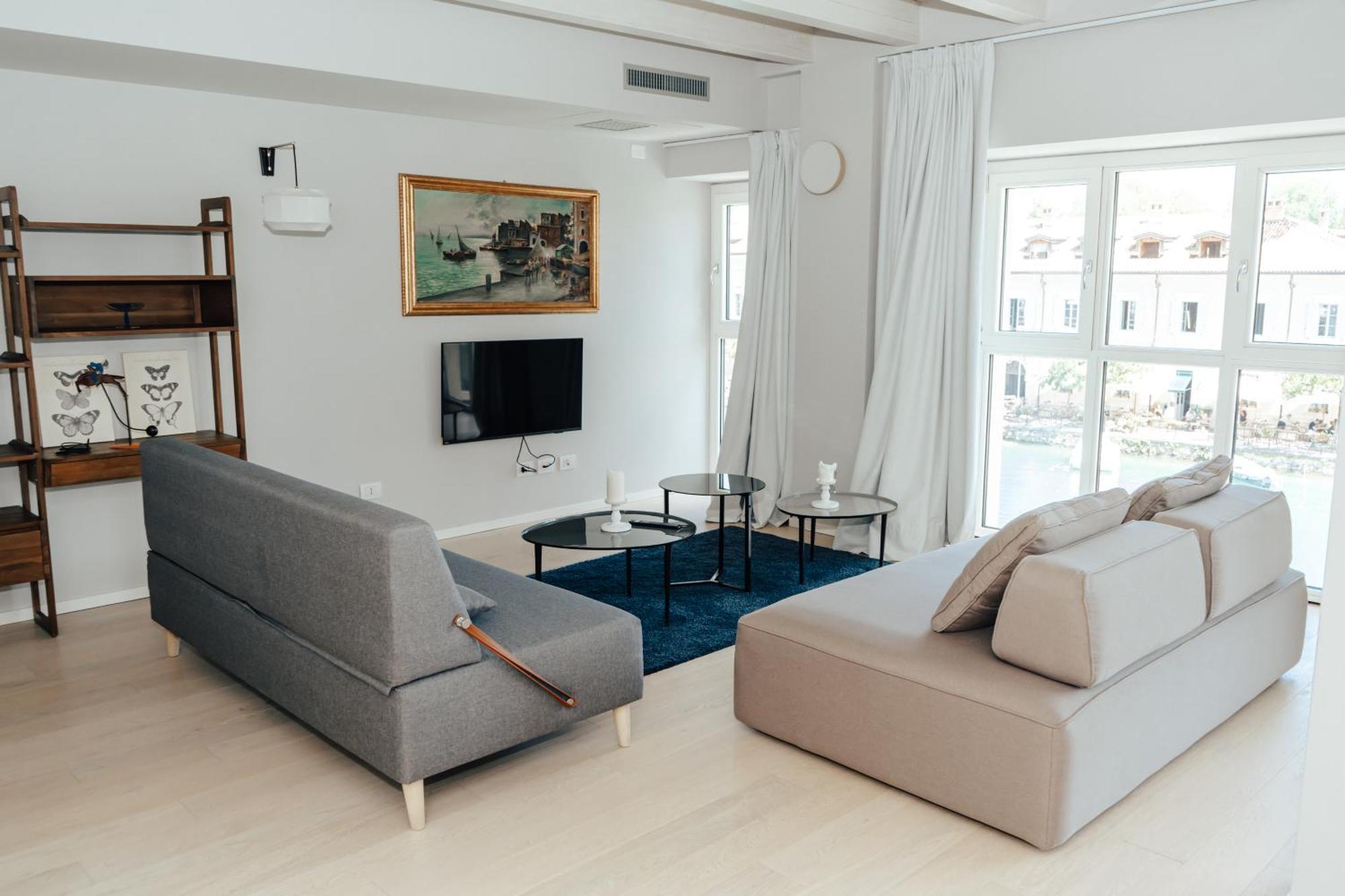 C House Rooms Lake 페스키에라델가르다 외부 사진